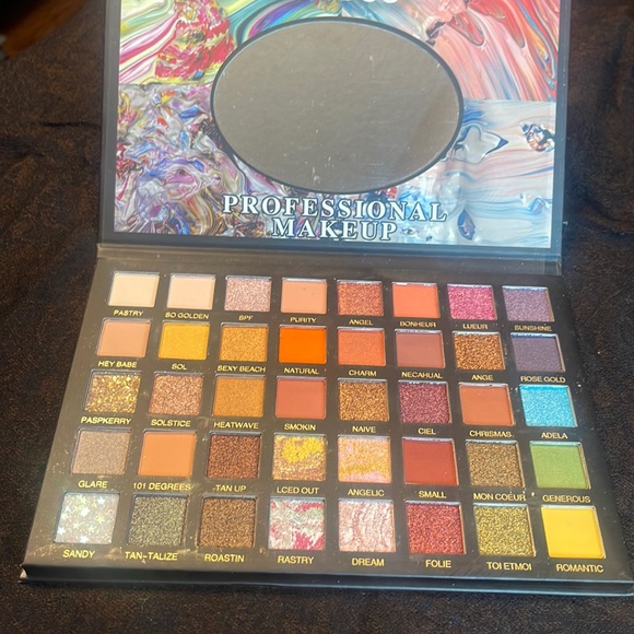 Eyeshadow Palette 40 colours - Picture 1 of 3